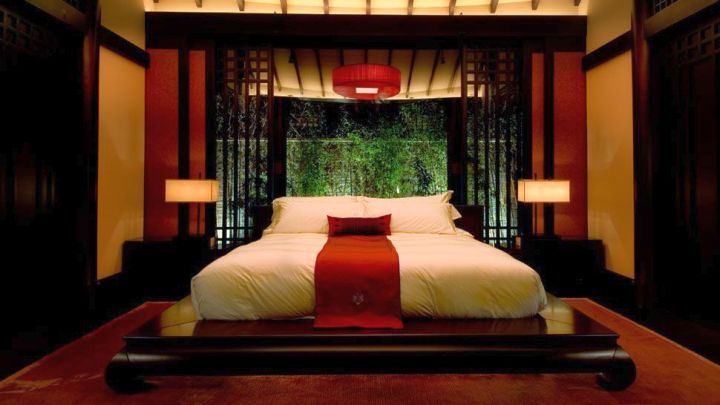Asian-style-red-and-black-bedroom