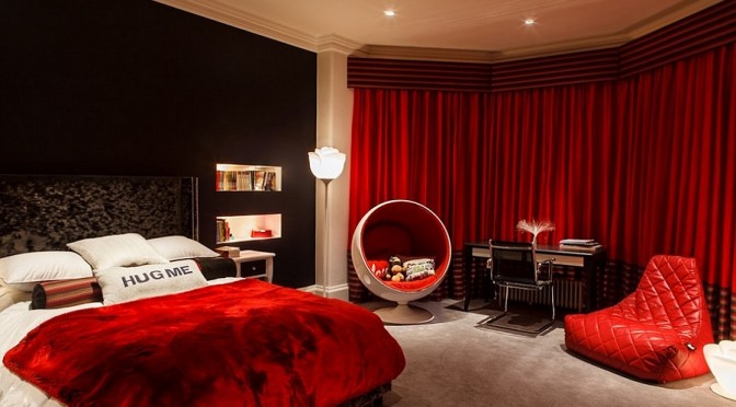 Creatice Red And Black Bedroom Decor for Small Space