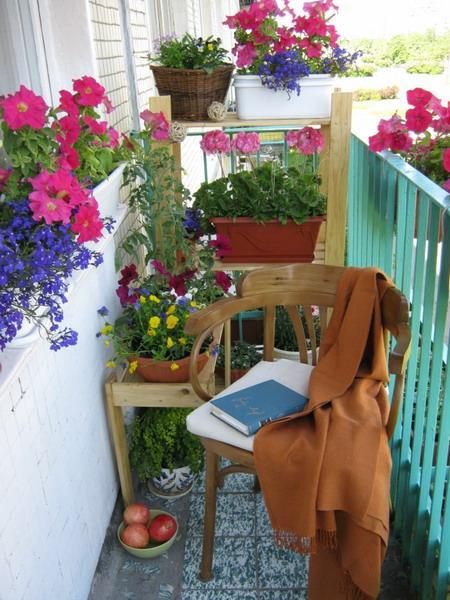 balcony-designs-decorating-with-flowers-plant