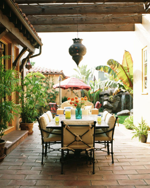 Beautiful-Outdoor-Dining-Room-Design-Ideas-With-Tropical-Design