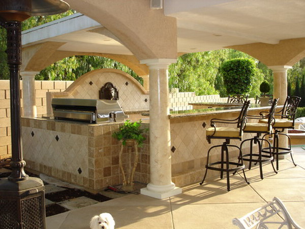 Beautiful-Traditional-Outdoor-Patio-Kitchen-Layout