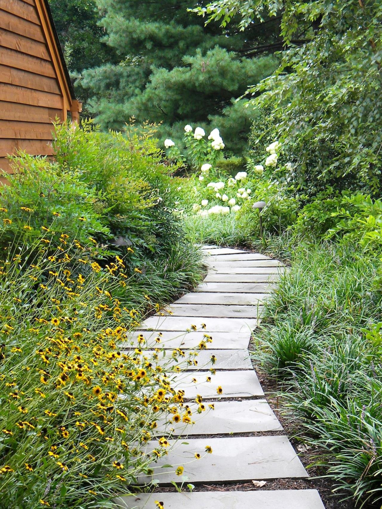 Classy Garden Pathway Ideas