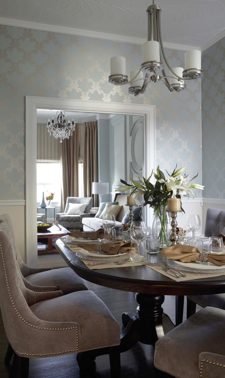 French-Transitional-Dining-Room-Design