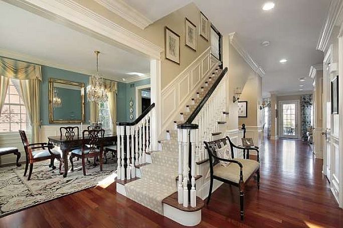 Luxury-home-using-foyer-lighting-ideas.
