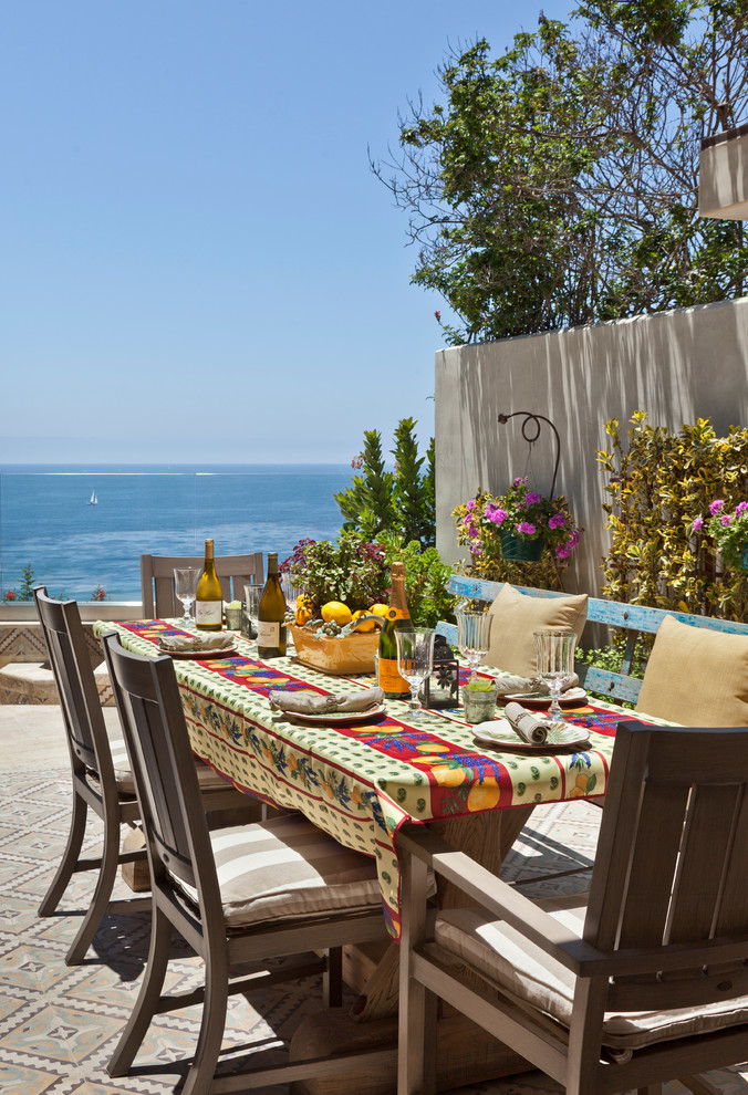 Outdoors-Mediterranean-Dining-Room-Design