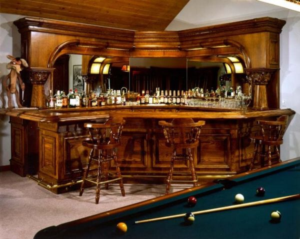 Traditional-Home-Bar-design-nestled-in-a-corner