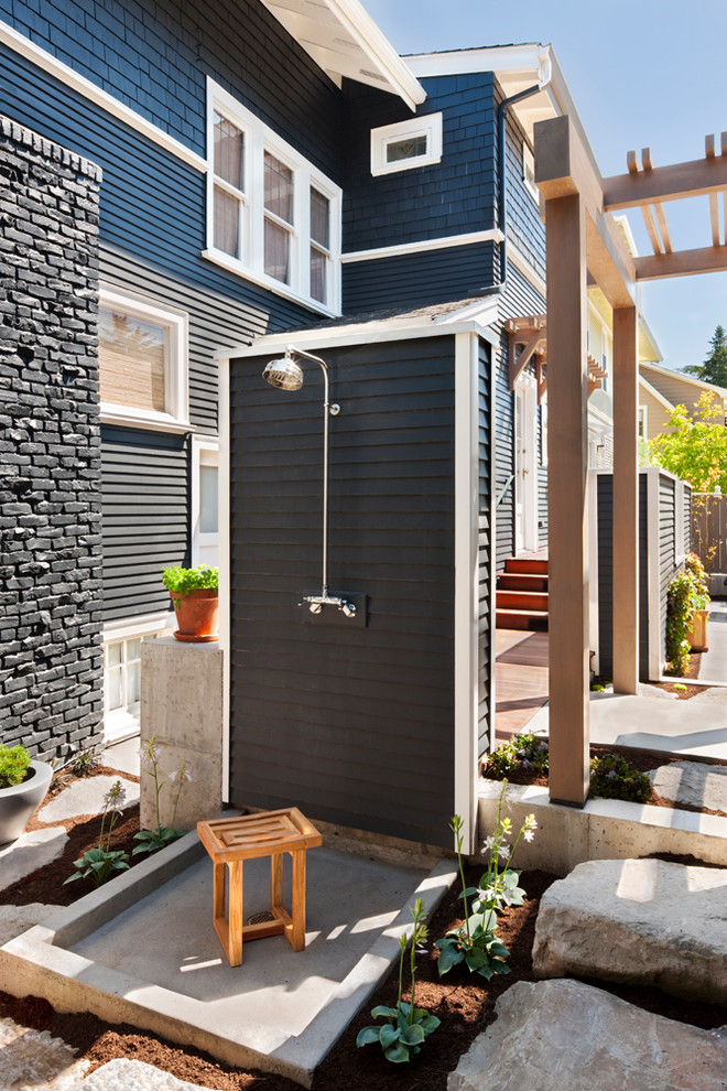Traditional-Outdoor-Design-Ideas-for-Showers