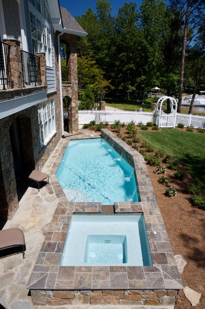 Traditional-Outdoor-Swimming-Pool-Design