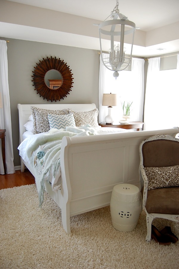 White-bedroom-chandelier