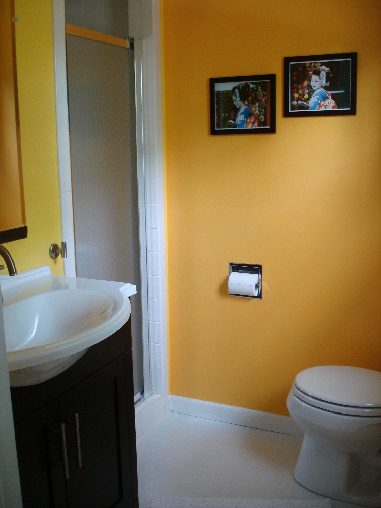 Yellow_bathroom