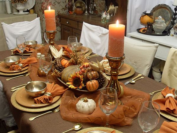vintage-farmhouse-fall-table-decorations