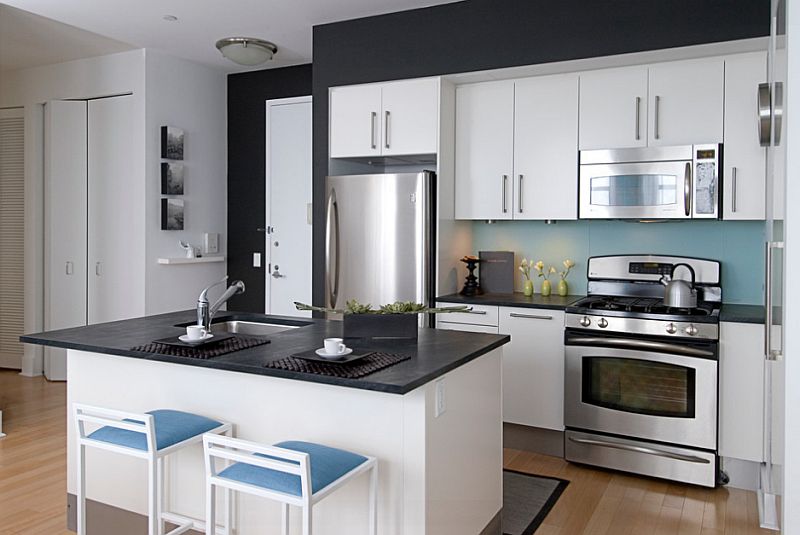 A-dash-of-blue-in-the-black-and-white-kitchen