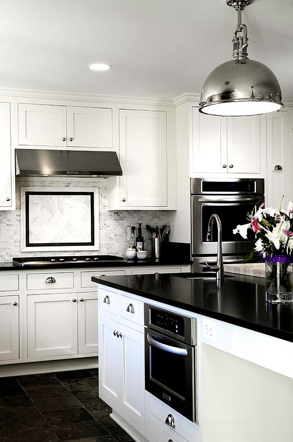 Glossy-contemporary-kitchen-in-black-and-white