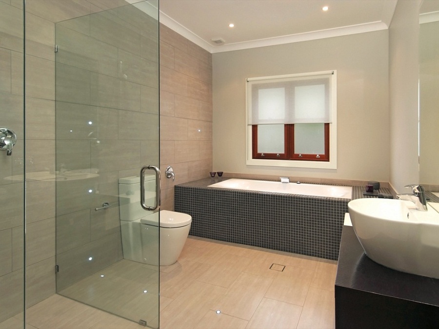 Inspiration-minimalist-bathroom-design-with-sliding-glass-doors