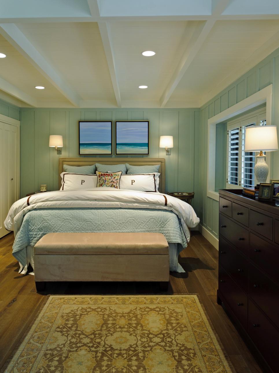 Lovely Tropical Bedroom Design