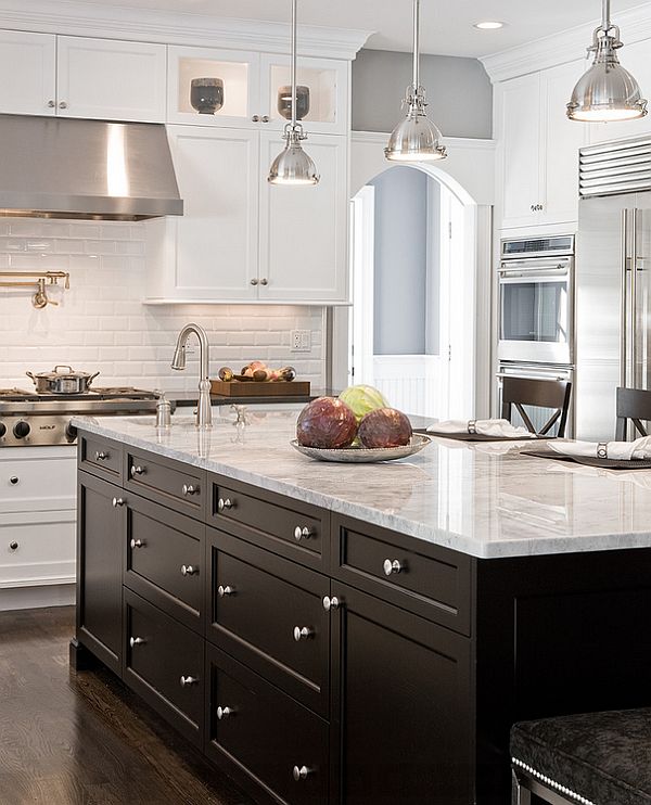 Lovely-pendant-lights-for-the-traditional-black-and-white-kitchen