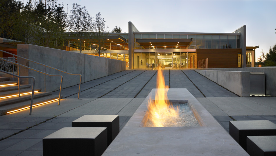Modern-Outdoor-Fireplace-Design