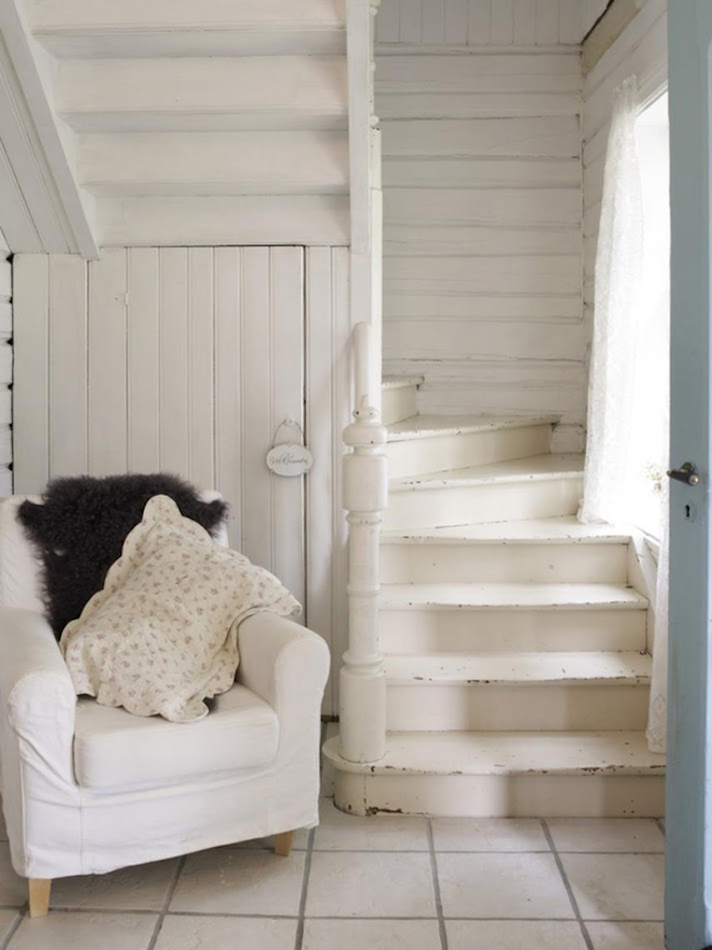shabby-white-staircase-design