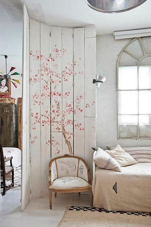 Country-Bedroom-with-Floral-Wall-Mural