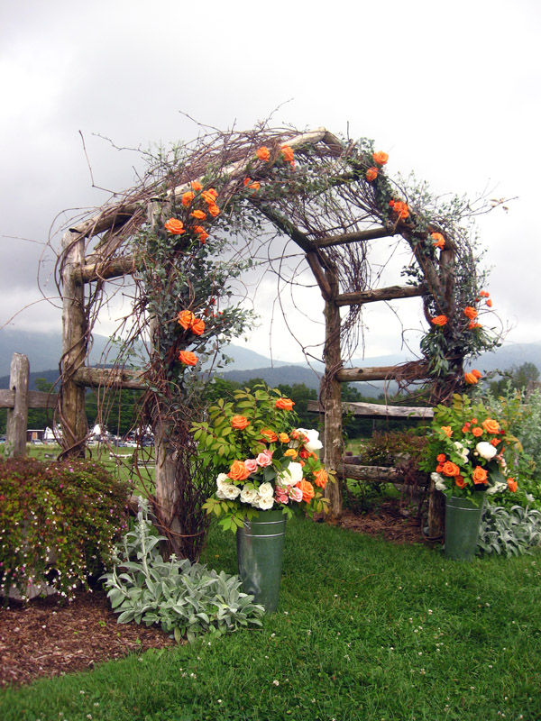 Rustic-Outdoor-Wedding-Arbor-Design-Ideas