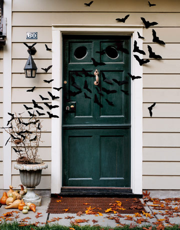 diy-halloween-decor-bat-door