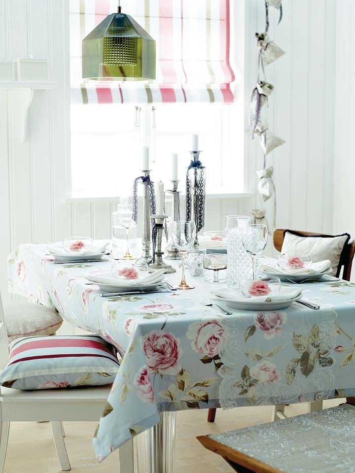 femininity-to-your-dining-area-with-pretty-floral-fabrics