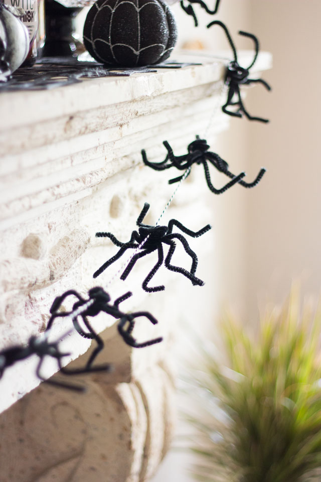 simple-Spiders-Halloween-Decorations