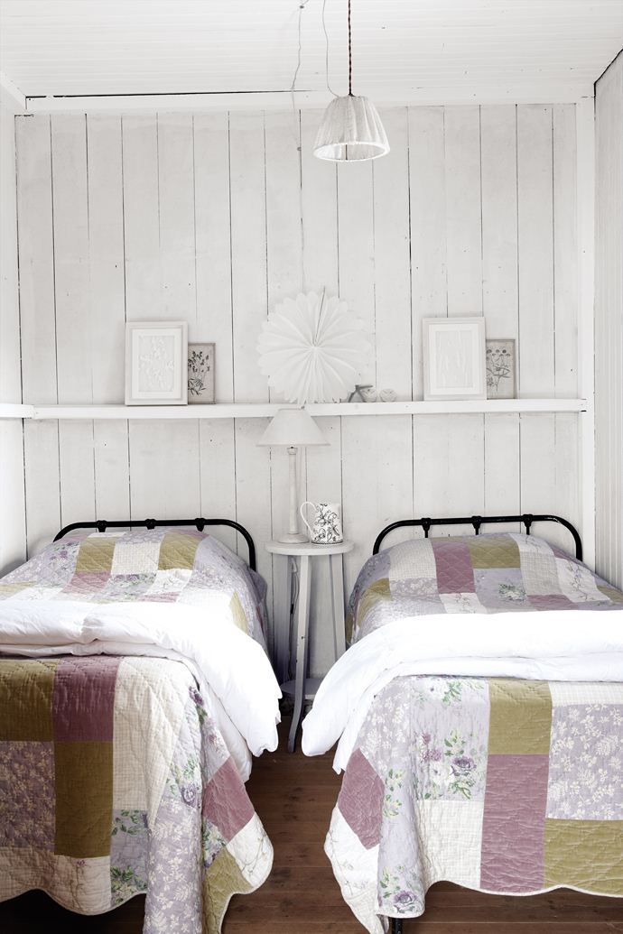 Country-Farmhouse-Bedroom-Decor
