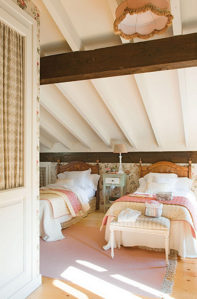French-Country-Cottage-Bedroom-Design