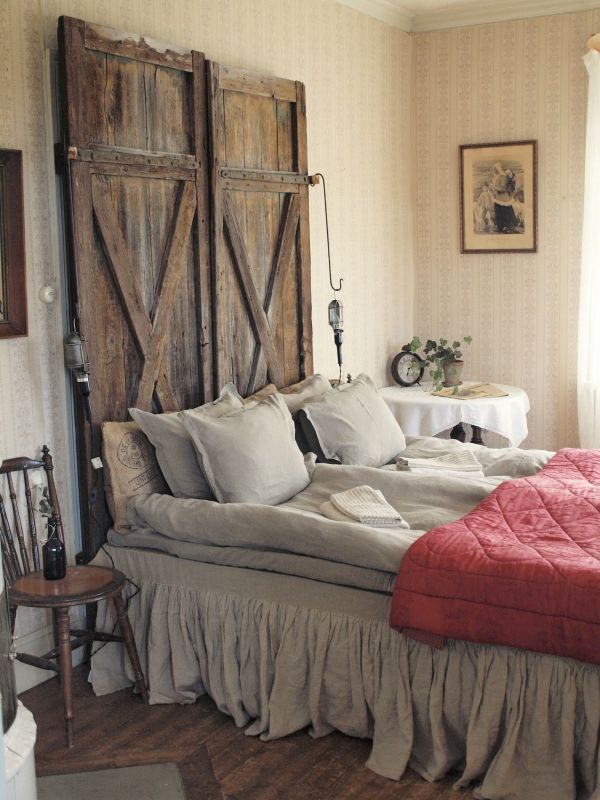 Old-Doors-as-Headboard-Country-Bedroom-Design