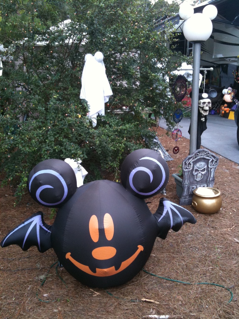 Best-Halloween-Decorations-at-Disney