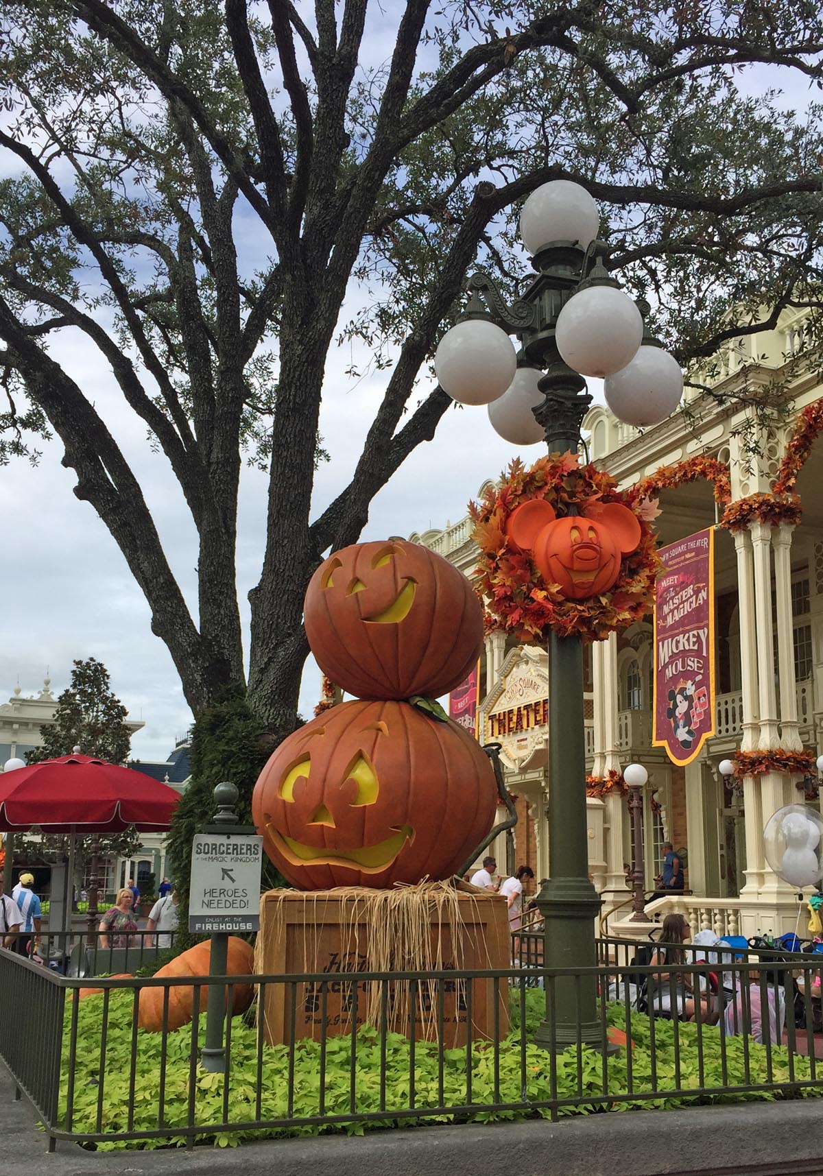 Cool-Walt-Disney-Halloween-Decorations