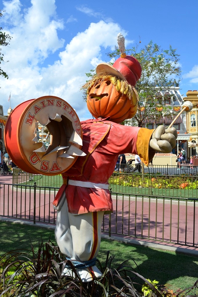 Disney-Magic-Kingdom-Park-Halloween-Decorations
