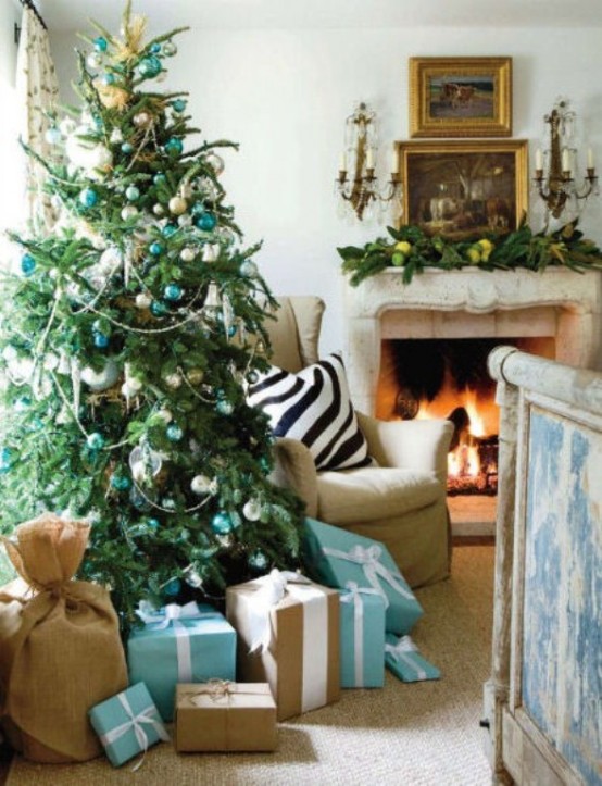 traditional-blue-and-white-christmas-tree