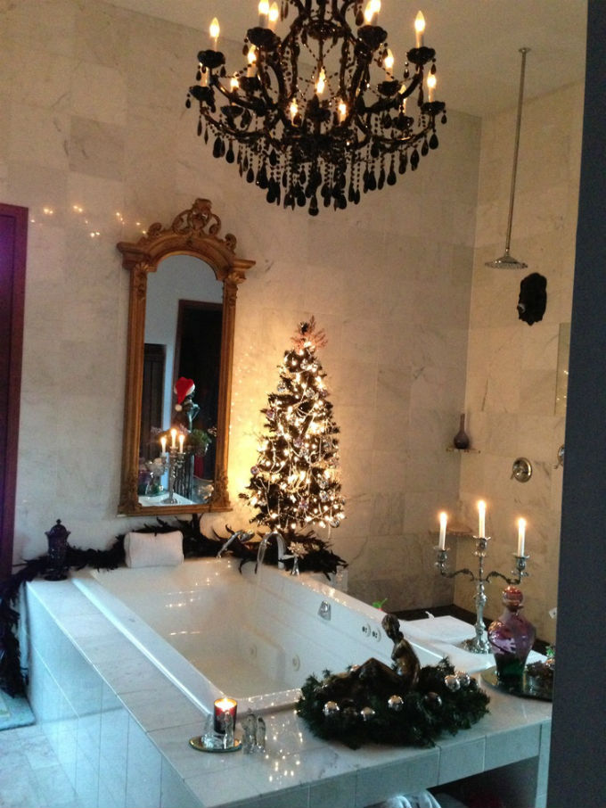 bathroom-christmas-decorating