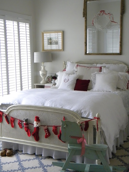 christmas-decor-ideas-for-bedrooms