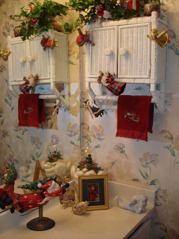 christmas-holiday-bathroom-decor