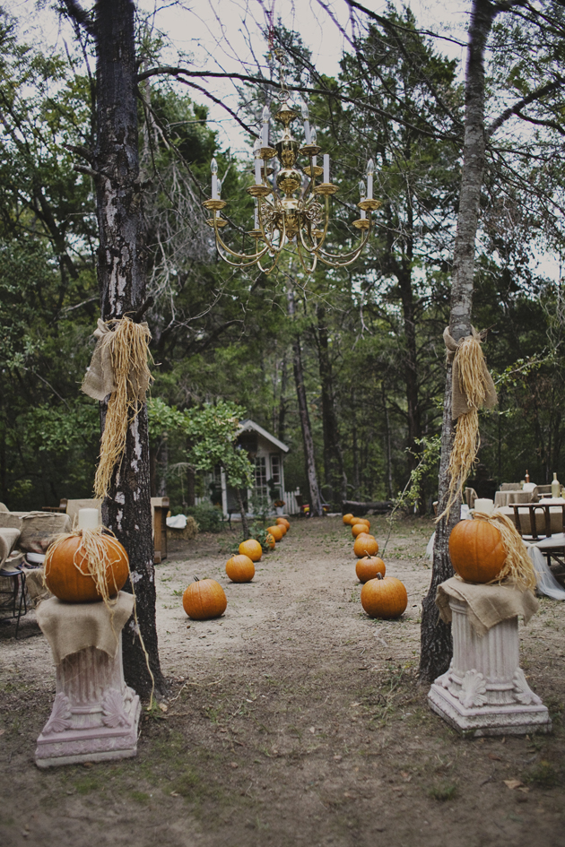 Classy-Halloween-Fall-Wedding-Decorations-with-Pumpkins