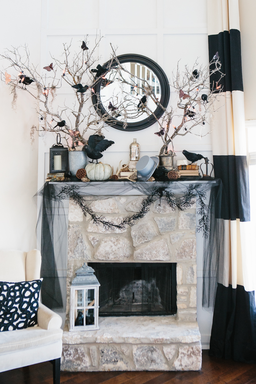 Classy-Halloween-Fireplace-Decorations-1