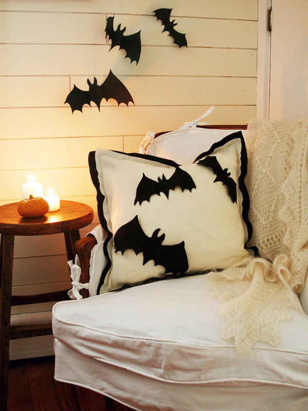 Classy-Halloween-Pillow-Decorations