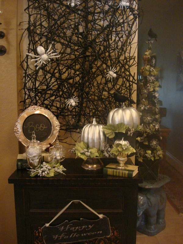 Classy-Halloween-Table-Scape-Decorations
