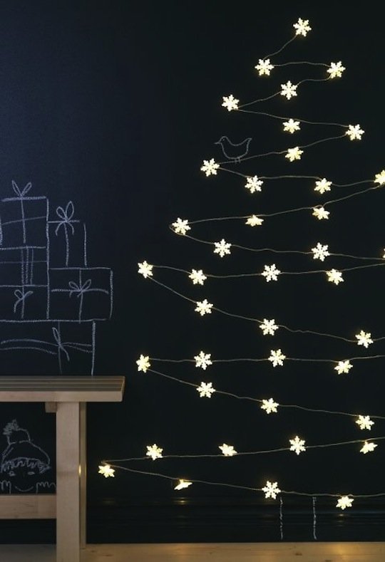diy-wall-christmas-tree-with-lights