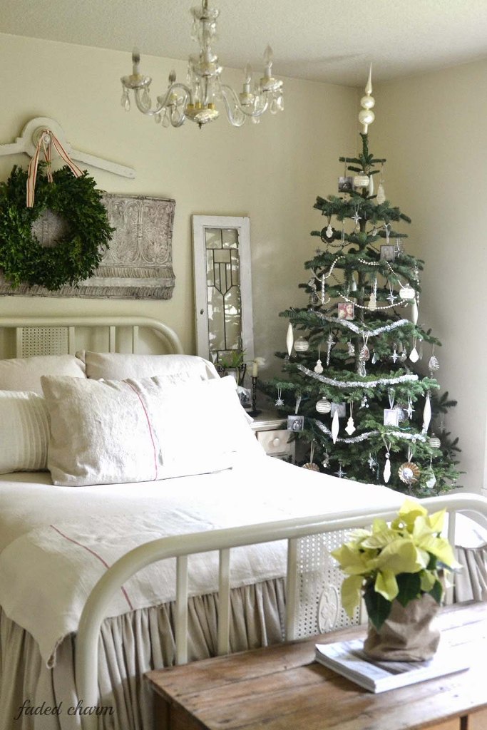 decorating-your-bedroom-for-christmas