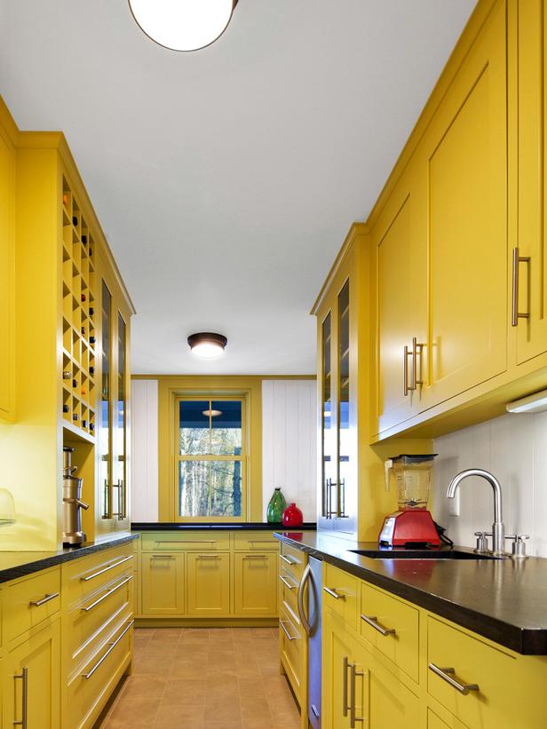 kitchen-cabinets-with-yellow