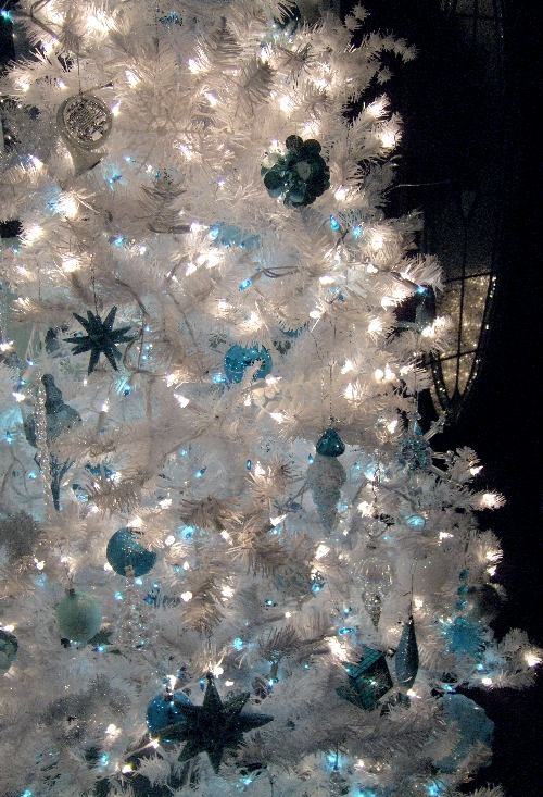 Light-Blue-and-White-Christmas-Tree