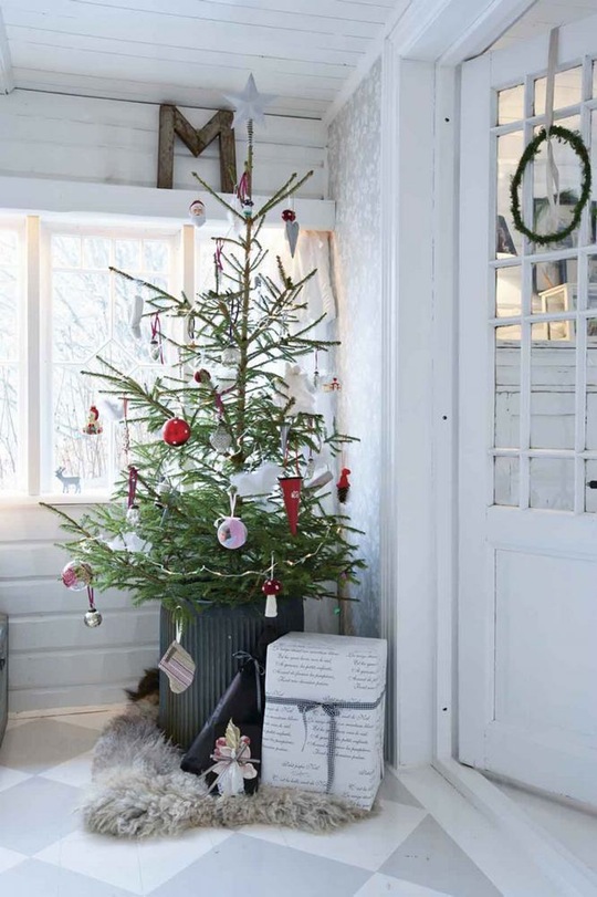 simple-charlie-brown-christmas-tree