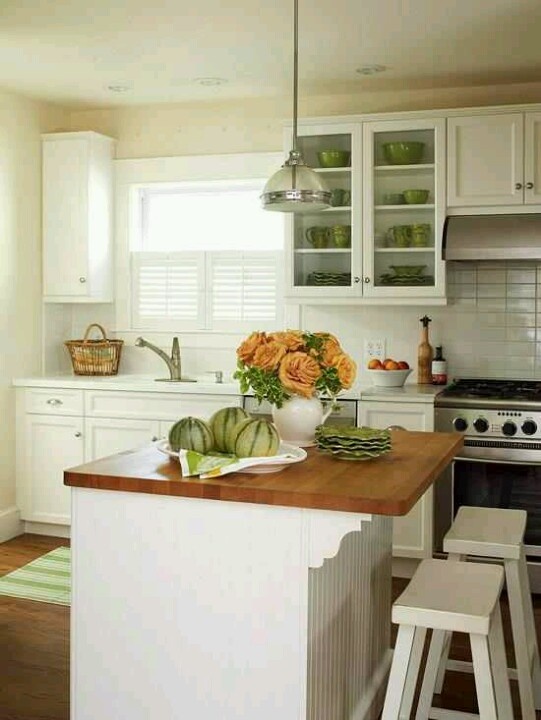 small-cottage-kitchen-designs-with-islands