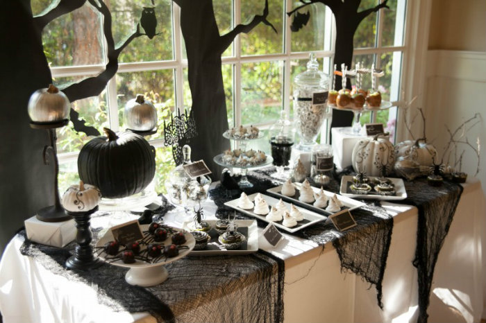 home-and-decoration-elegant-halloween-decor-ideas-black-and-white
