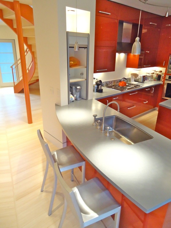 red-kitchen-modern-design