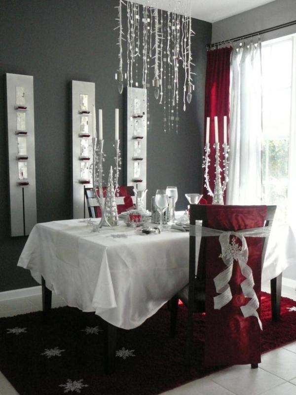 burgundy-christmas-table-setting